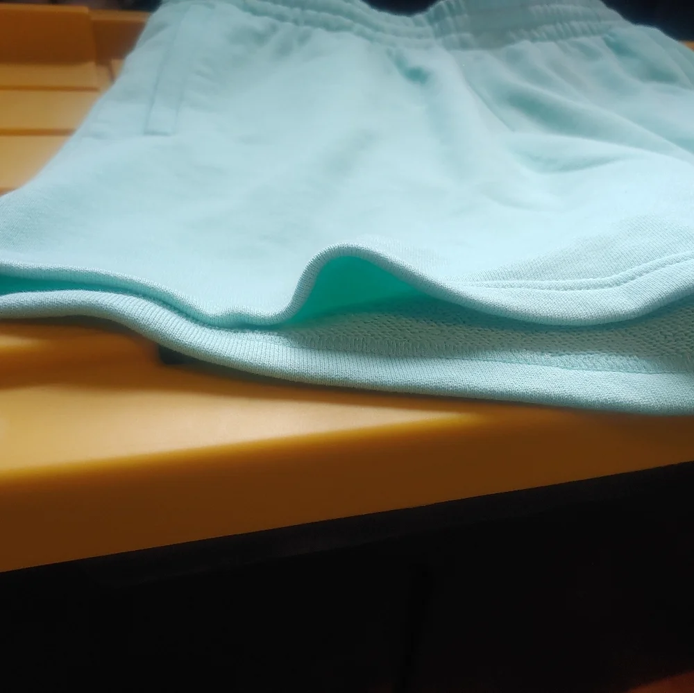 Adidas Shorts Sweat shorts BRAND NEW Men's - Picture 2 of 12